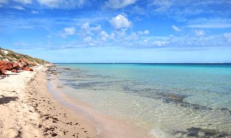 A relaxing beach in Coral Bay, Australia